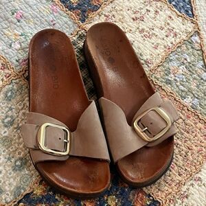 BioBio sandals